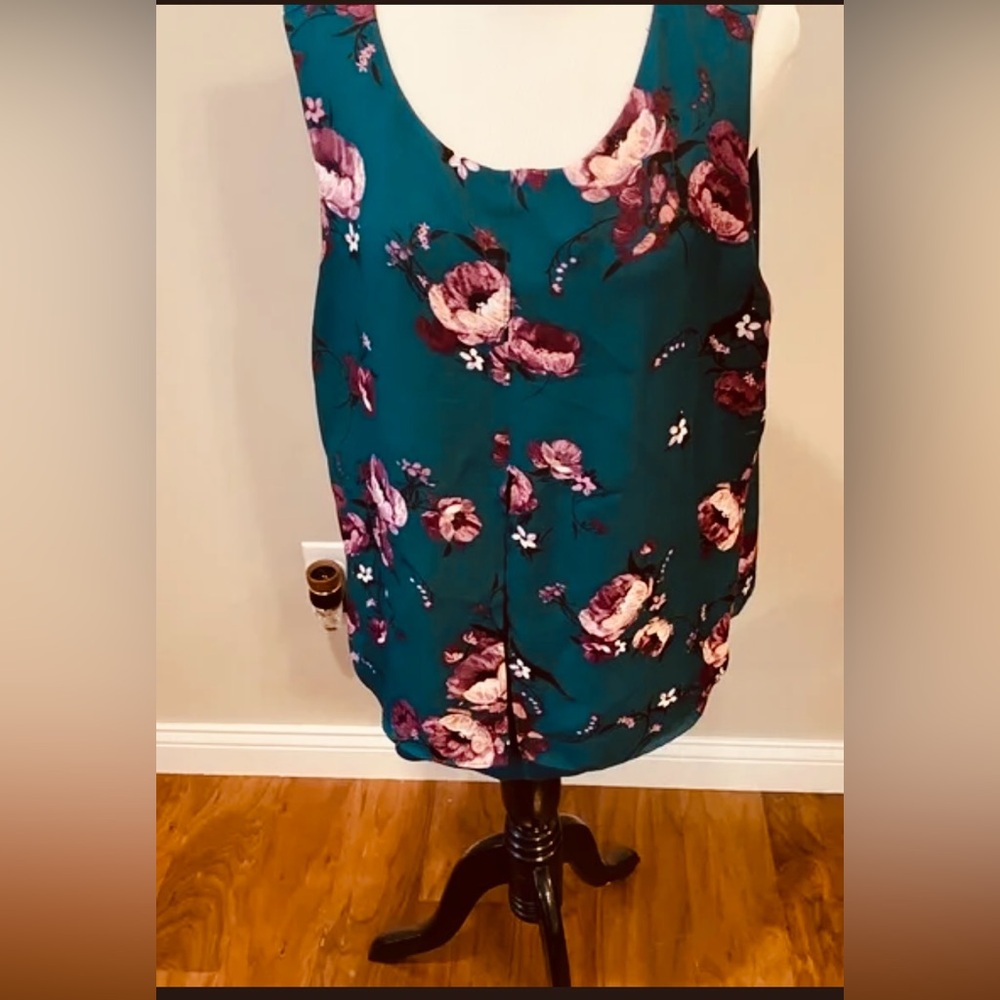 Elle Women's Floral Sleeveless Top - Navy and Pink